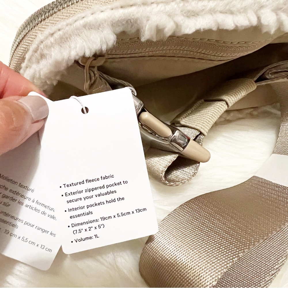 Lululemon • Everywhere Belt Bag Fleece - Picture 13 of 14